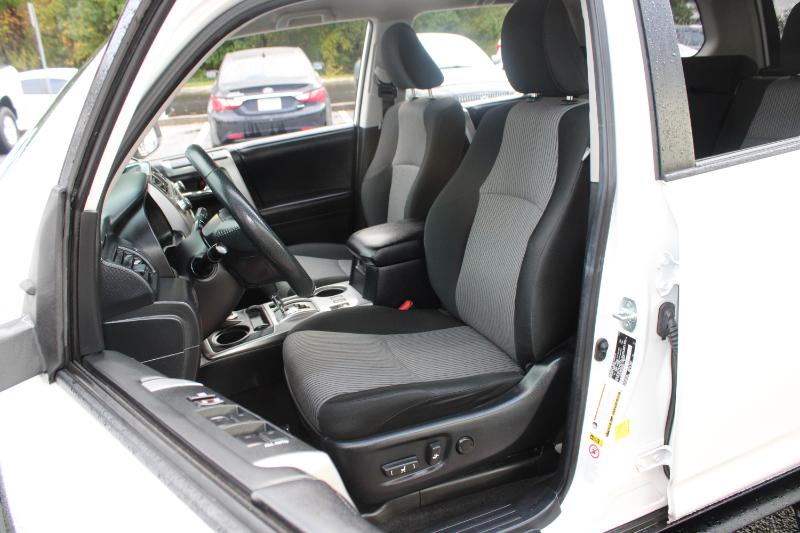 Toyota 4Runner SR5 4WD V6 2019