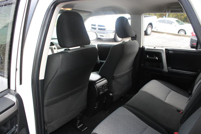 Toyota 4Runner SR5 4WD V6 2019