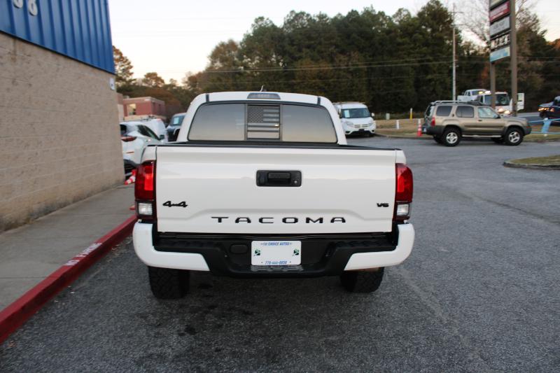 2022 Toyota Tacoma SR5 Double Cab photo 3