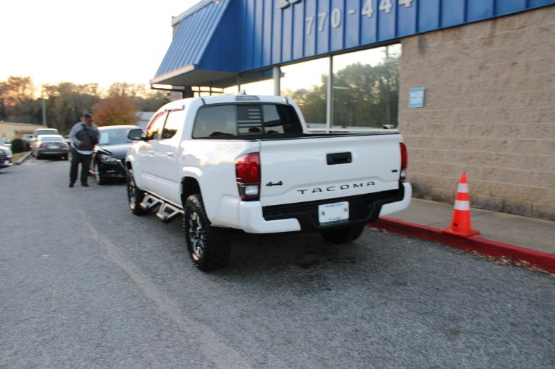2022 Toyota Tacoma SR5 Double Cab photo 4