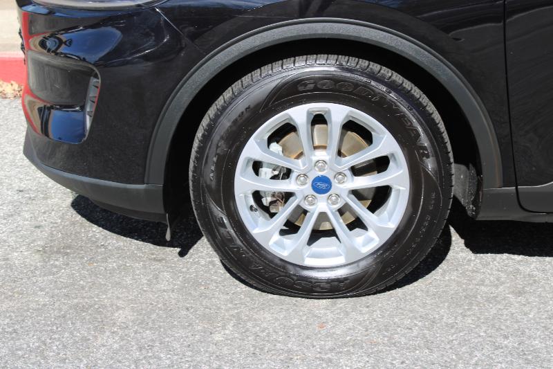 2022 Ford Escape SE photo 2