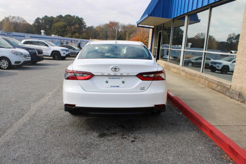 2021 Toyota Camry LE photo 3