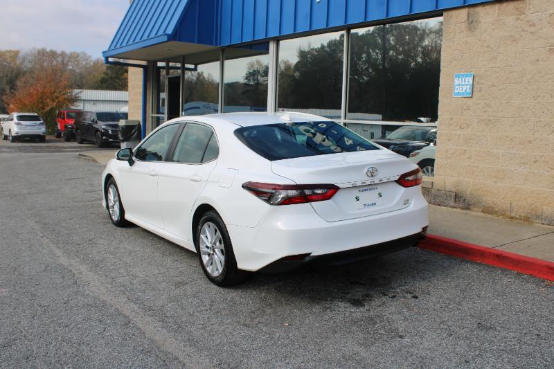 2021 Toyota Camry LE photo 4