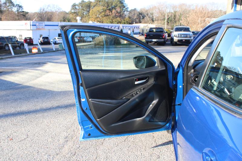 Toyota Yaris Sedan XLE Auto (Natl) 2019