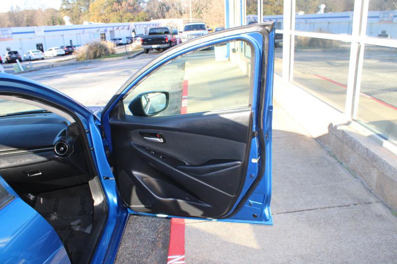 Toyota Yaris Sedan XLE Auto (Natl) 2019