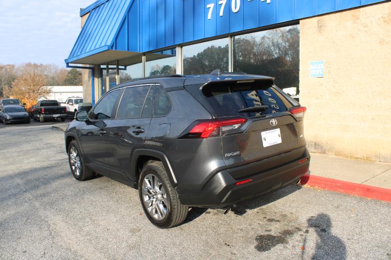 2020 Toyota RAV4 XLE Premium photo 2