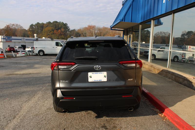 2020 Toyota RAV4 XLE Premium photo 3