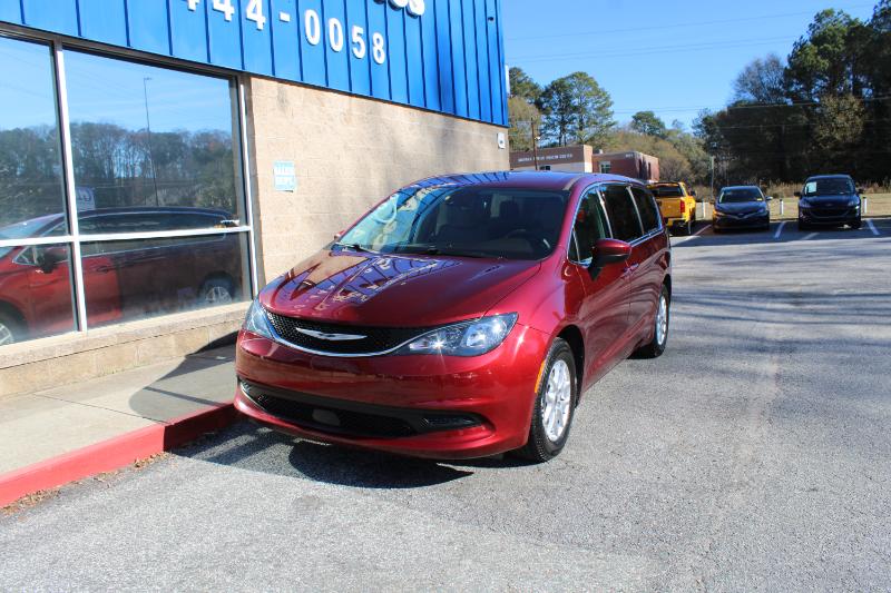 2021 Chrysler Voyager LX photo 3