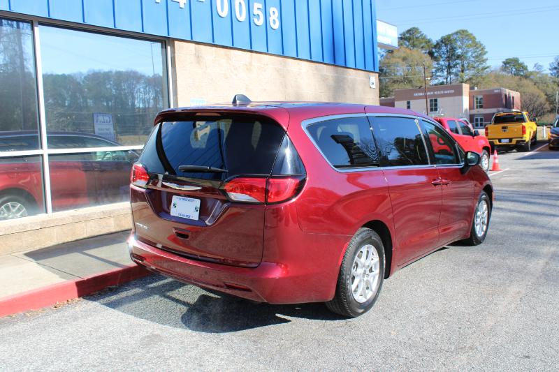 2021 Chrysler Voyager LX photo 4