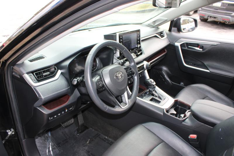 Toyota RAV4 Limited FWD (Natl) 2021