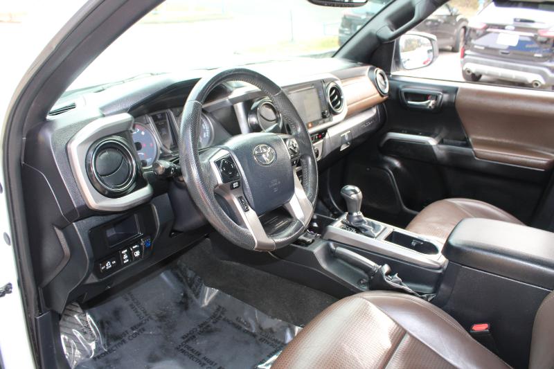 Toyota Tacoma Limited Double Cab 5' Bed V6 4x4 AT (Natl) 2017