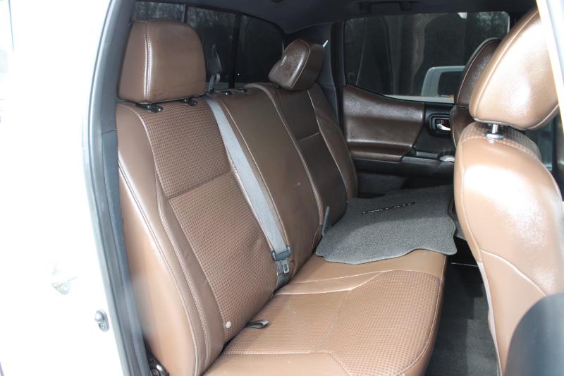 Toyota Tacoma Limited Double Cab 5' Bed V6 4x4 AT (Natl) 2017