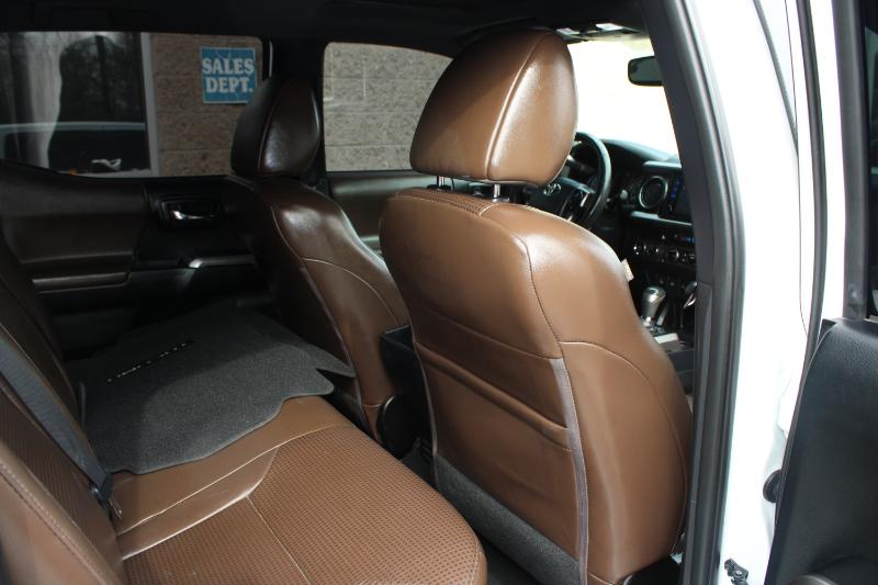 Toyota Tacoma Limited Double Cab 5' Bed V6 4x4 AT (Natl) 2017