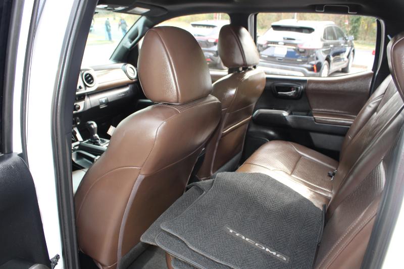 Toyota Tacoma Limited Double Cab 5' Bed V6 4x4 AT (Natl) 2017