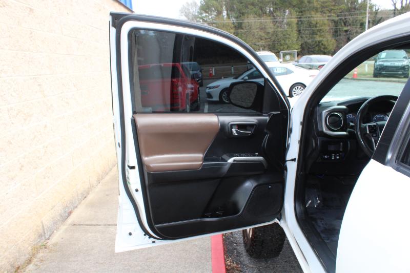 Toyota Tacoma Limited Double Cab 5' Bed V6 4x4 AT (Natl) 2017