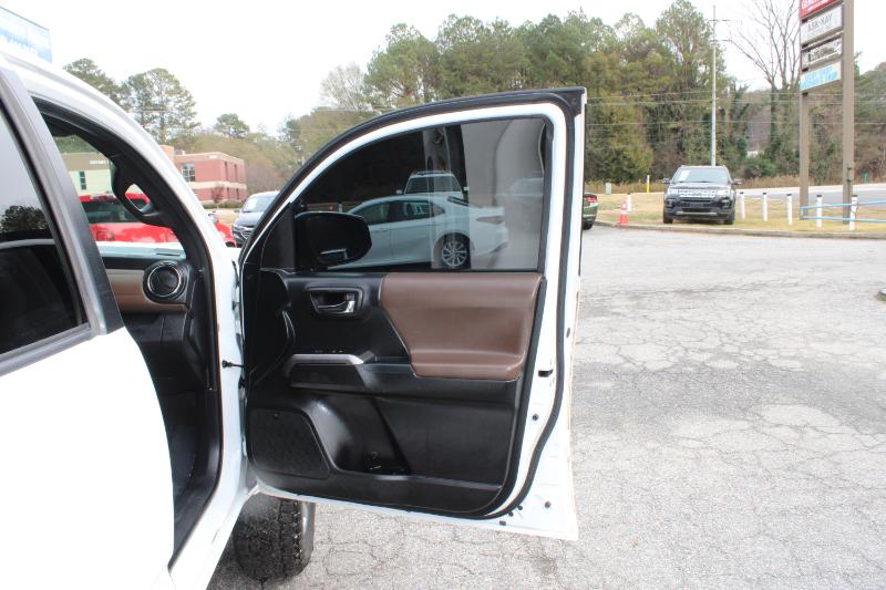 Toyota Tacoma Limited Double Cab 5' Bed V6 4x4 AT (Natl) 2017