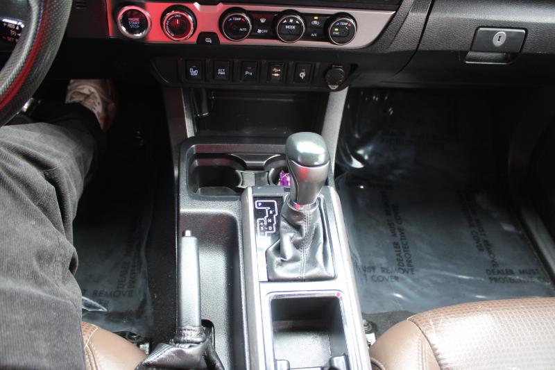 Toyota Tacoma Limited Double Cab 5' Bed V6 4x4 AT (Natl) 2017