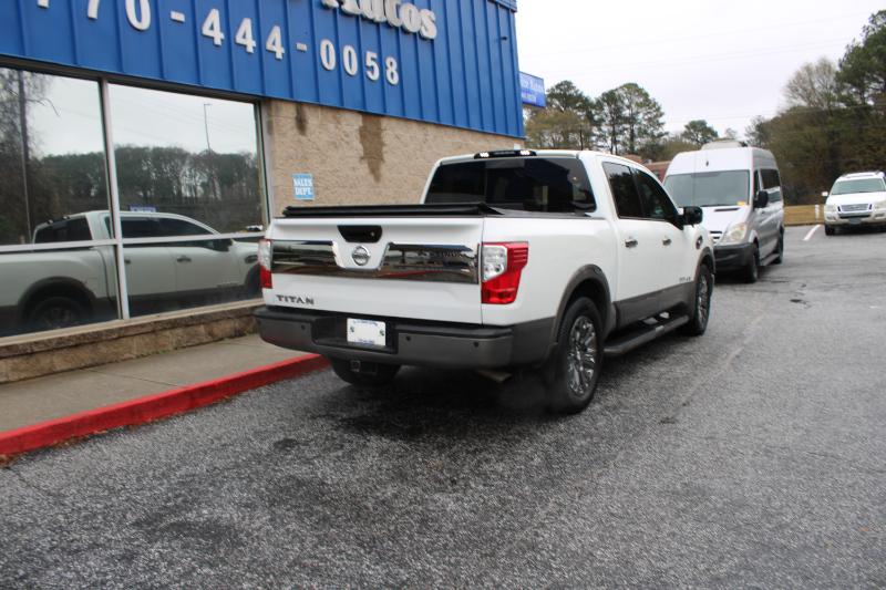 Nissan Titan 4x2 Crew Cab Platinum Reserve 2017