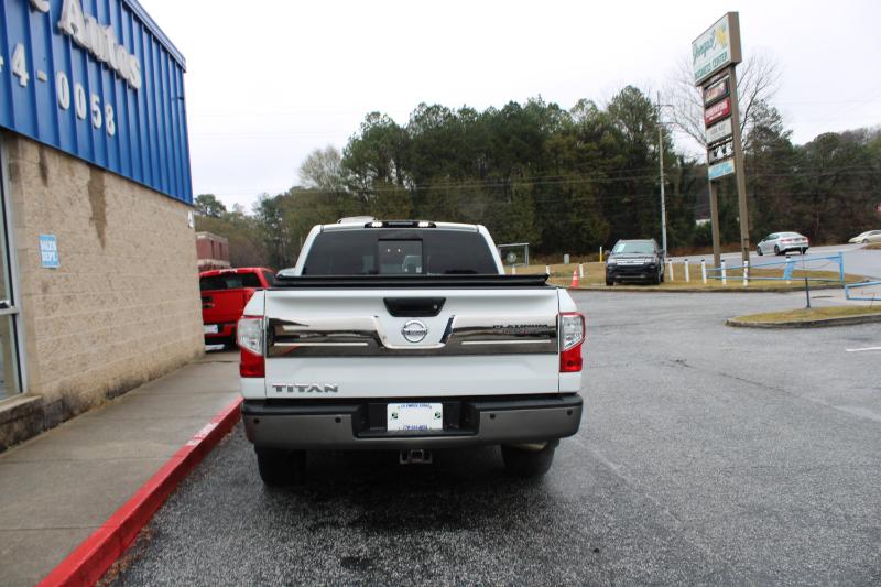 Nissan Titan 4x2 Crew Cab Platinum Reserve 2017