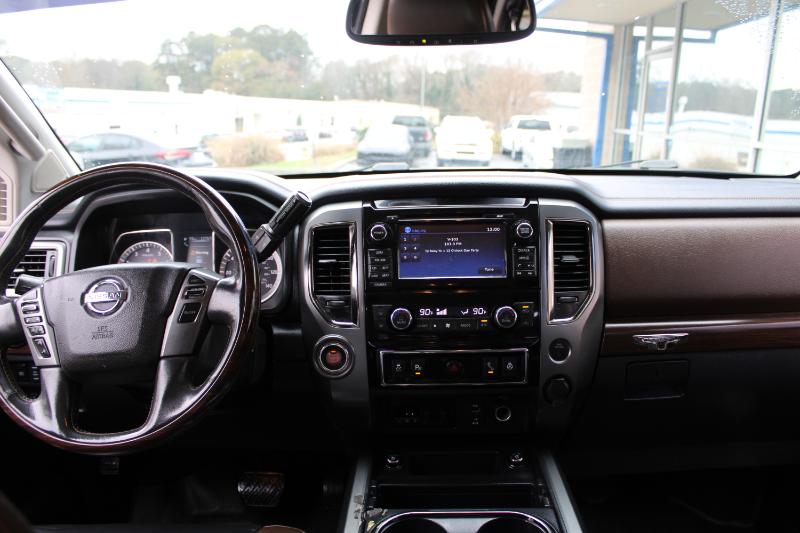 Nissan Titan 4x2 Crew Cab Platinum Reserve 2017