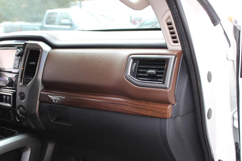 Nissan Titan 4x2 Crew Cab Platinum Reserve 2017