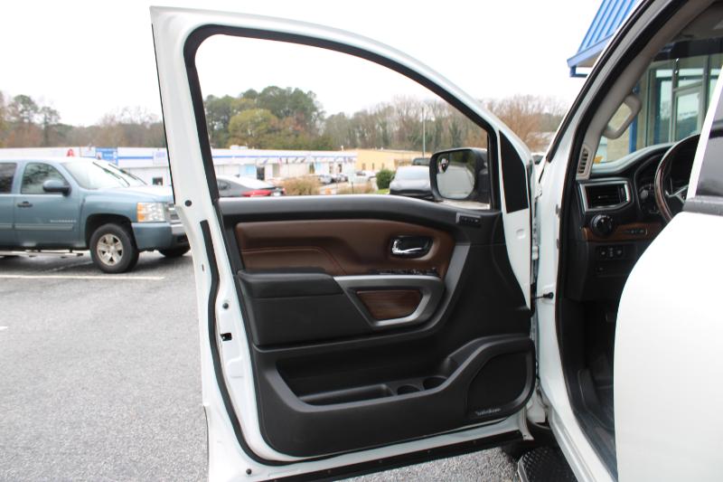 Nissan Titan 4x2 Crew Cab Platinum Reserve 2017