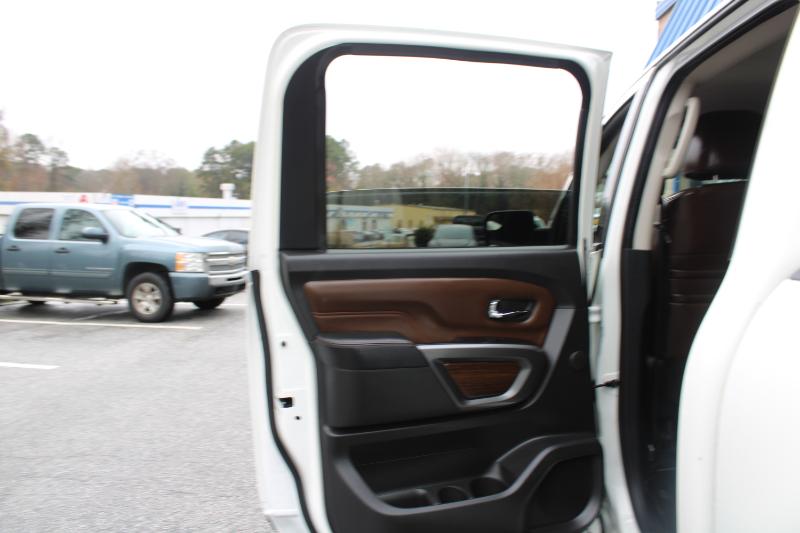 Nissan Titan 4x2 Crew Cab Platinum Reserve 2017