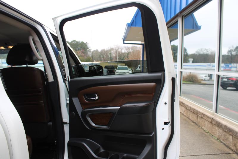 Nissan Titan 4x2 Crew Cab Platinum Reserve 2017