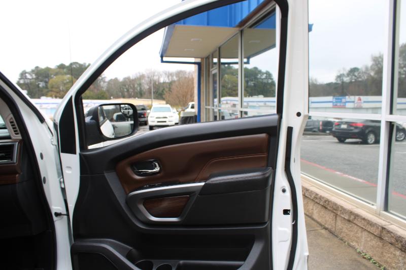 Nissan Titan 4x2 Crew Cab Platinum Reserve 2017