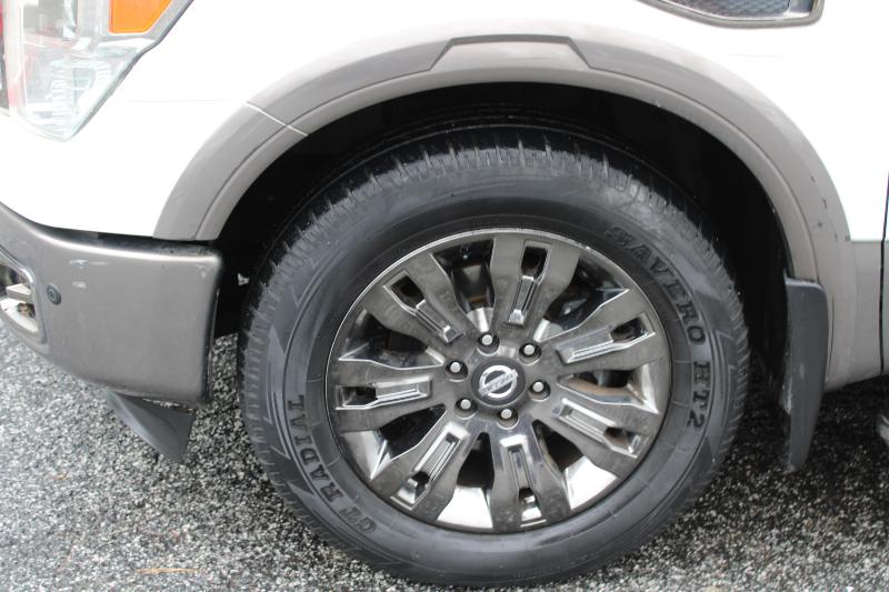 Nissan Titan 4x2 Crew Cab Platinum Reserve 2017