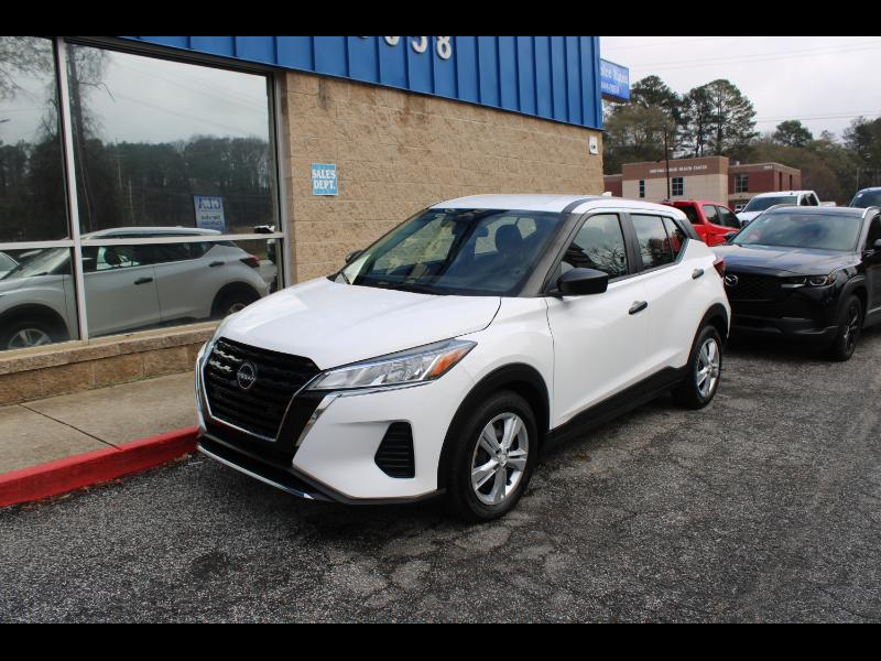 2023 Nissan Kicks S's photo