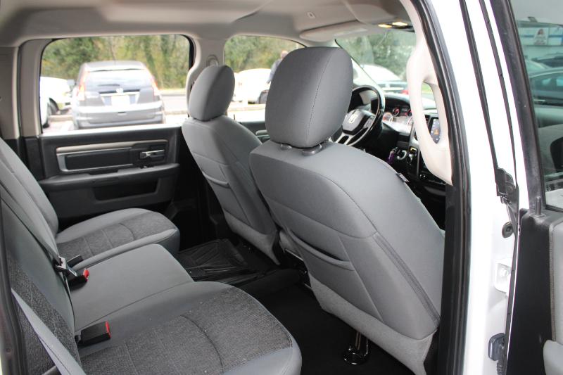 RAM 1500 Big Horn 4x2 Crew Cab 5'7" Box 2018