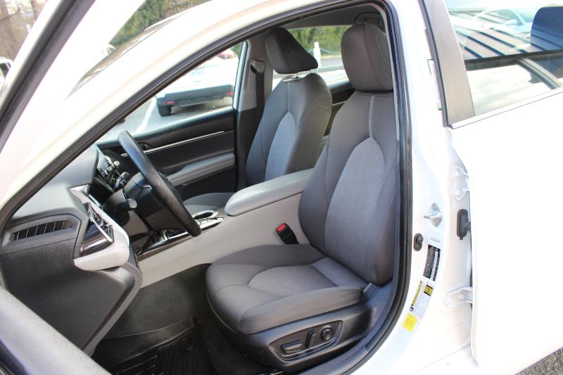 Toyota Camry Hybrid LE CVT (Natl) 2023