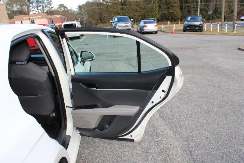 Toyota Camry Hybrid LE CVT (Natl) 2023