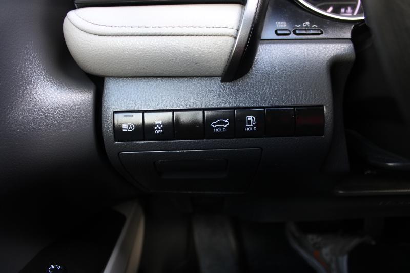 Toyota Camry Hybrid LE CVT (Natl) 2023