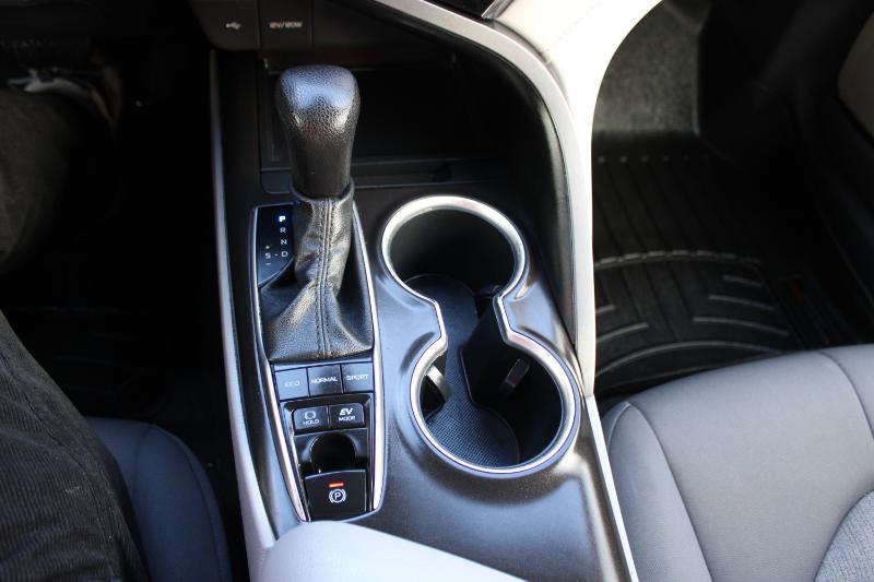 Toyota Camry Hybrid LE CVT (Natl) 2023