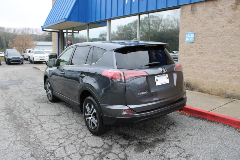 Toyota RAV4 LE FWD (Natl) 2017