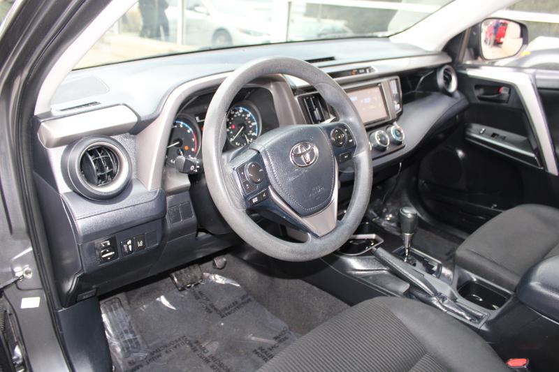 Toyota RAV4 LE FWD (Natl) 2017