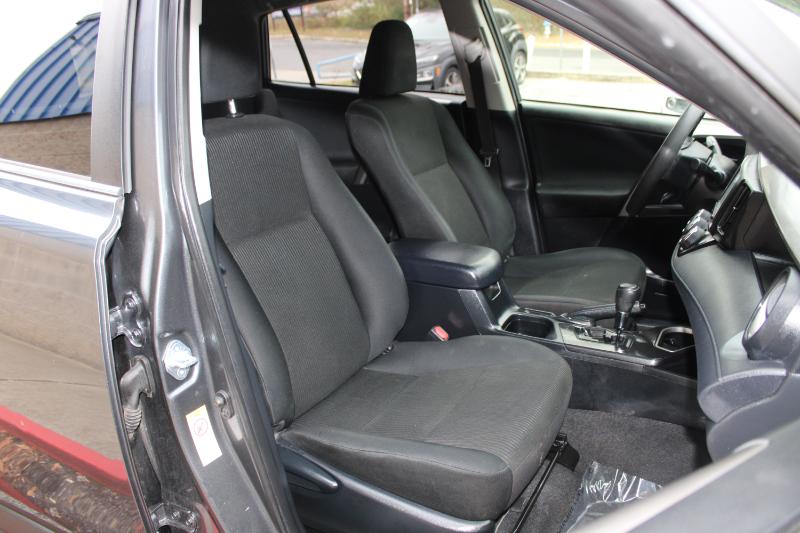 Toyota RAV4 LE FWD (Natl) 2017