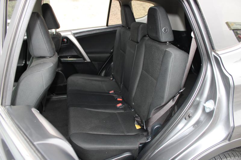 Toyota RAV4 LE FWD (Natl) 2017