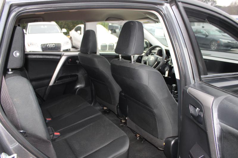 Toyota RAV4 LE FWD (Natl) 2017