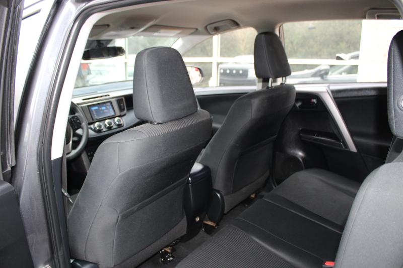 Toyota RAV4 LE FWD (Natl) 2017