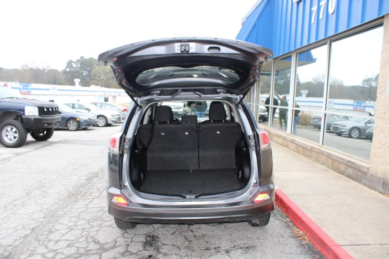 Toyota RAV4 LE FWD (Natl) 2017