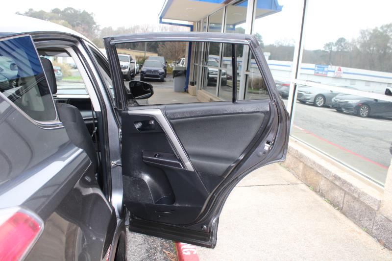 Toyota RAV4 LE FWD (Natl) 2017