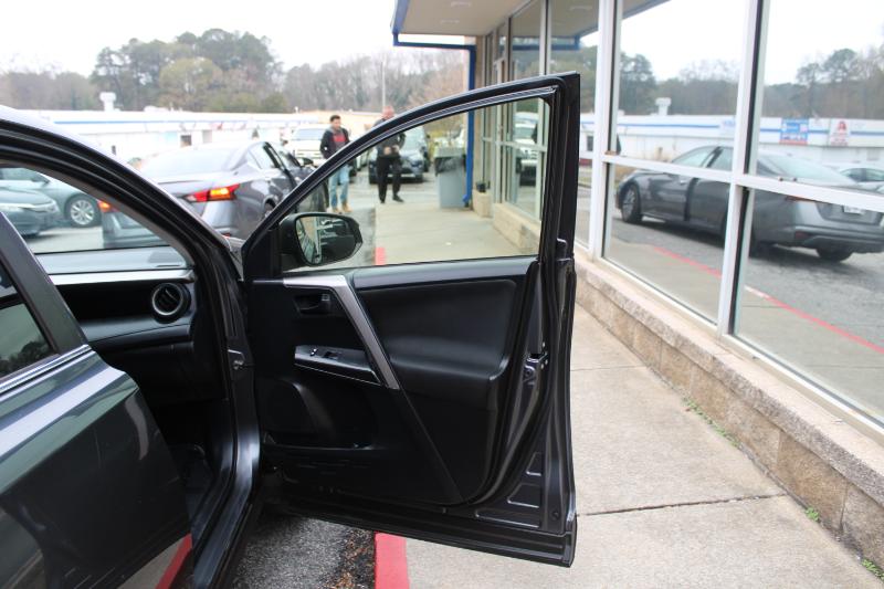 Toyota RAV4 LE FWD (Natl) 2017