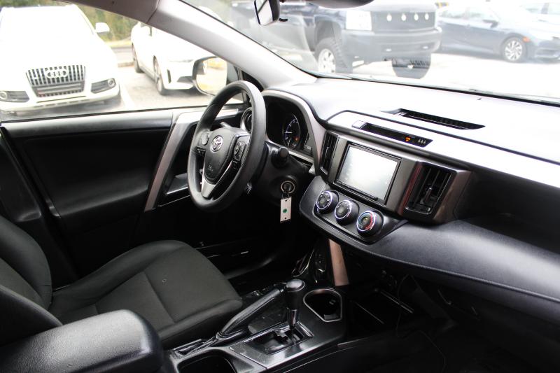 Toyota RAV4 LE FWD (Natl) 2017