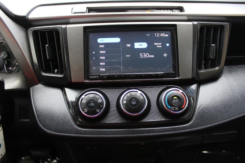 Toyota RAV4 LE FWD (Natl) 2017