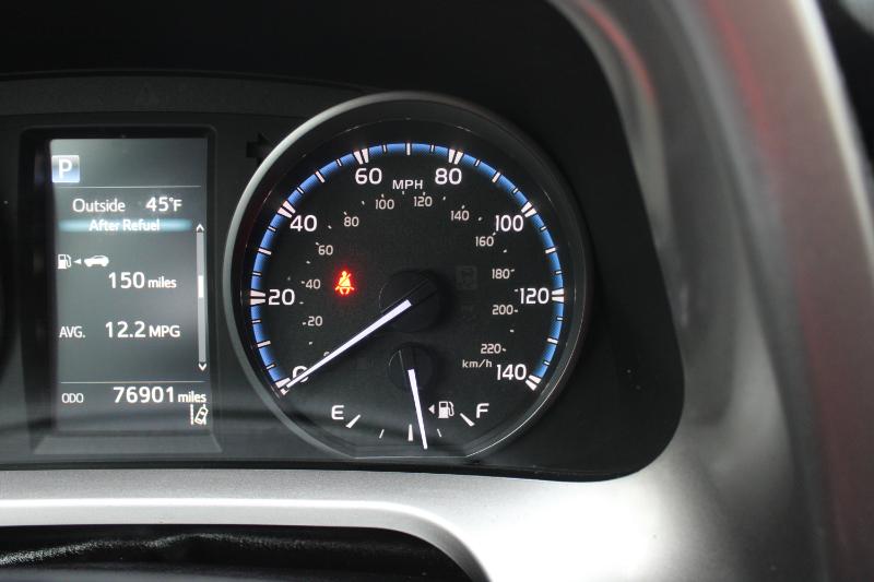 Toyota RAV4 LE FWD (Natl) 2017