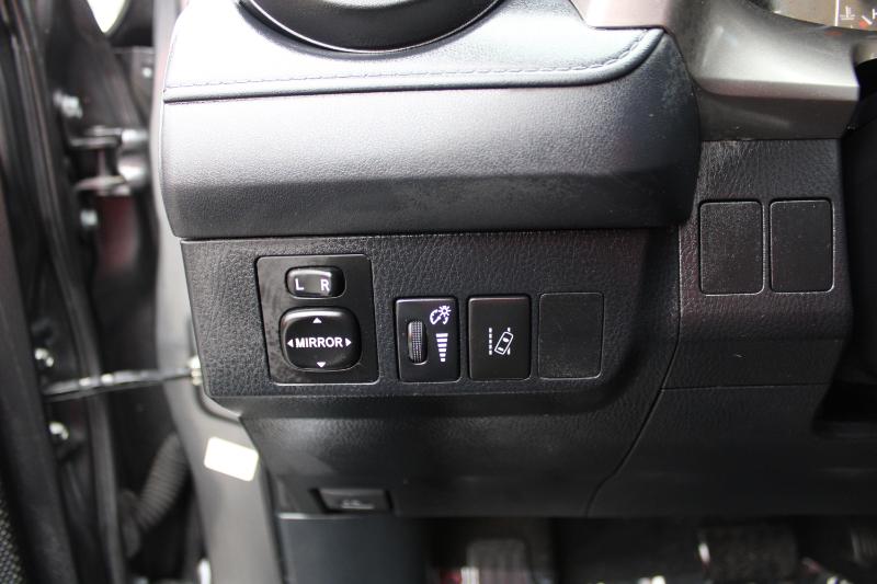 Toyota RAV4 LE FWD (Natl) 2017