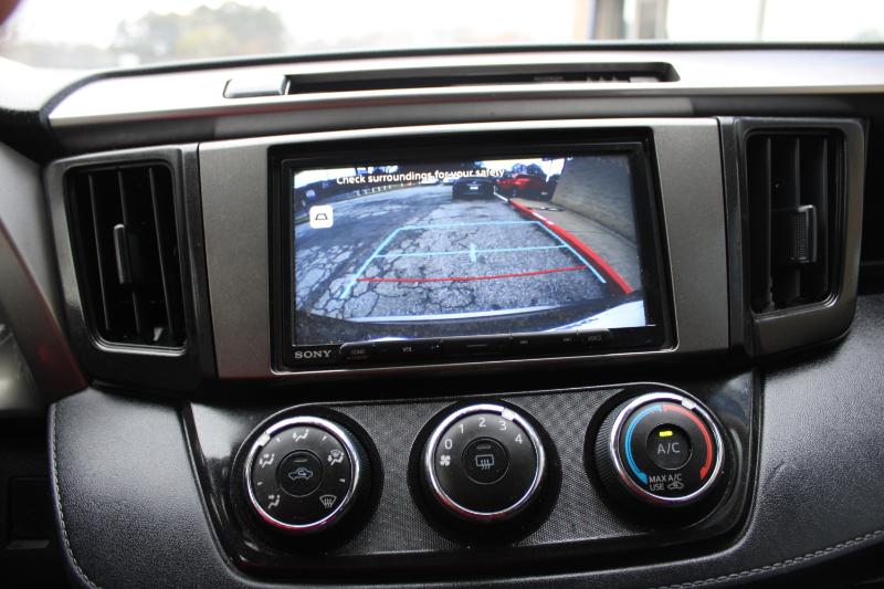 Toyota RAV4 LE FWD (Natl) 2017